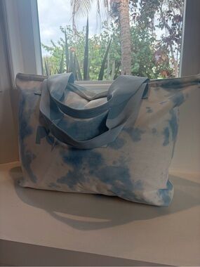 Popflex Active Cloud Print Canvas Zippered Tote Bag NWOT